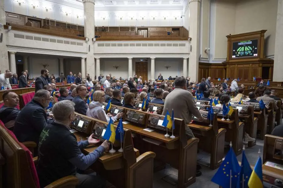 Заклик Зеленського до єдності в один із найтяжчих моментів для країни та потреба подолати внутрішні чвари, що підривають національну стійкість